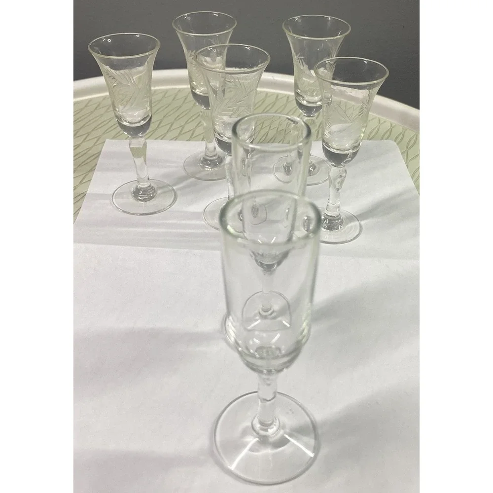 Set Of 5 Etched Elegant Berry Leaf Cordial Glasses&2 Plain Liqueur All Footed 4